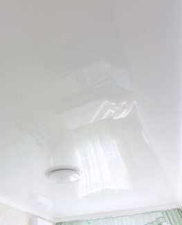 Натяжной потолок белый лак до 500 см, 1